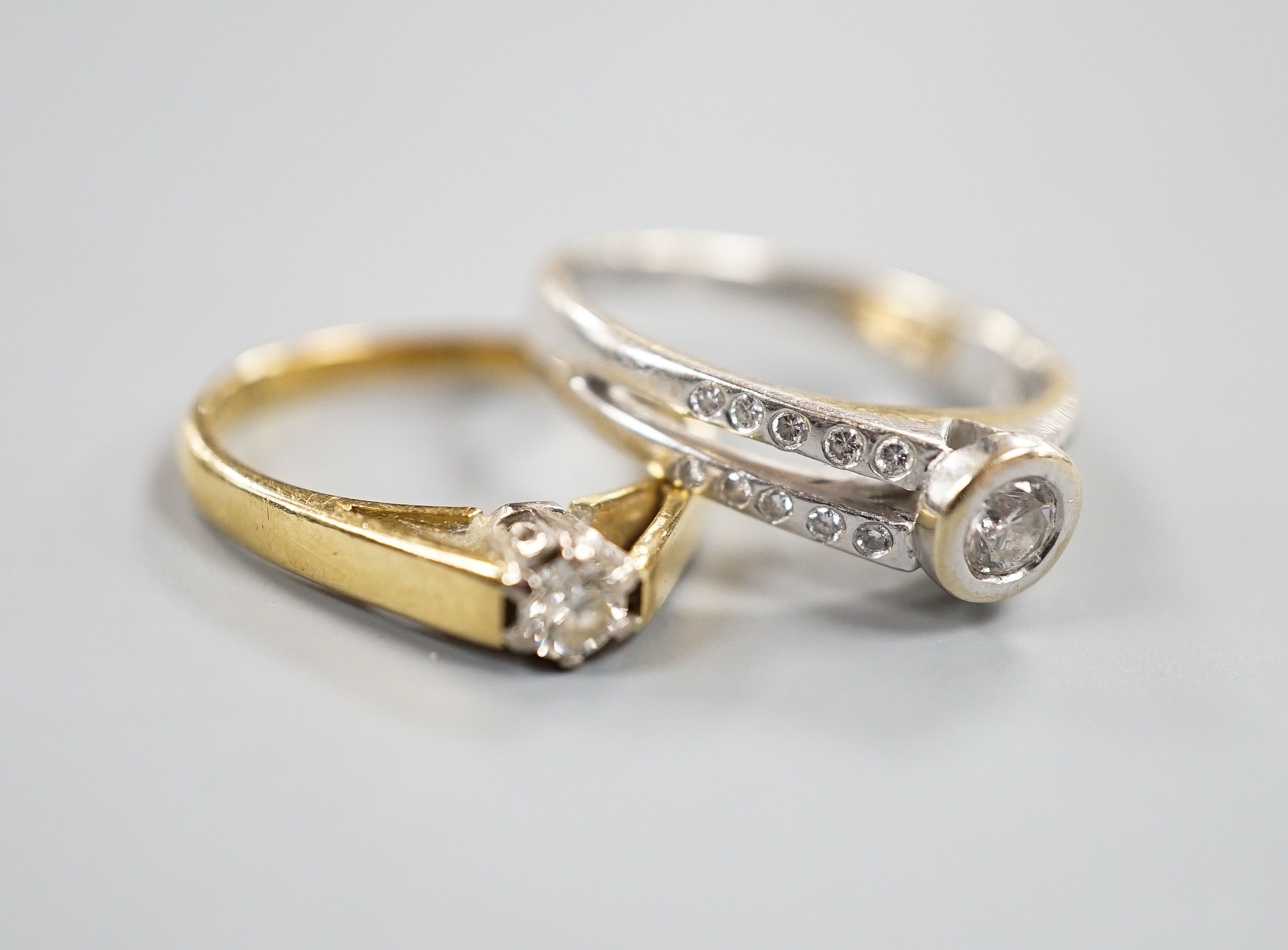 Two 18ct gold and diamond rings, including solitaire and white gold single stone, with diamond set shoulders, sizes, K & M, gross 6.5 grams.